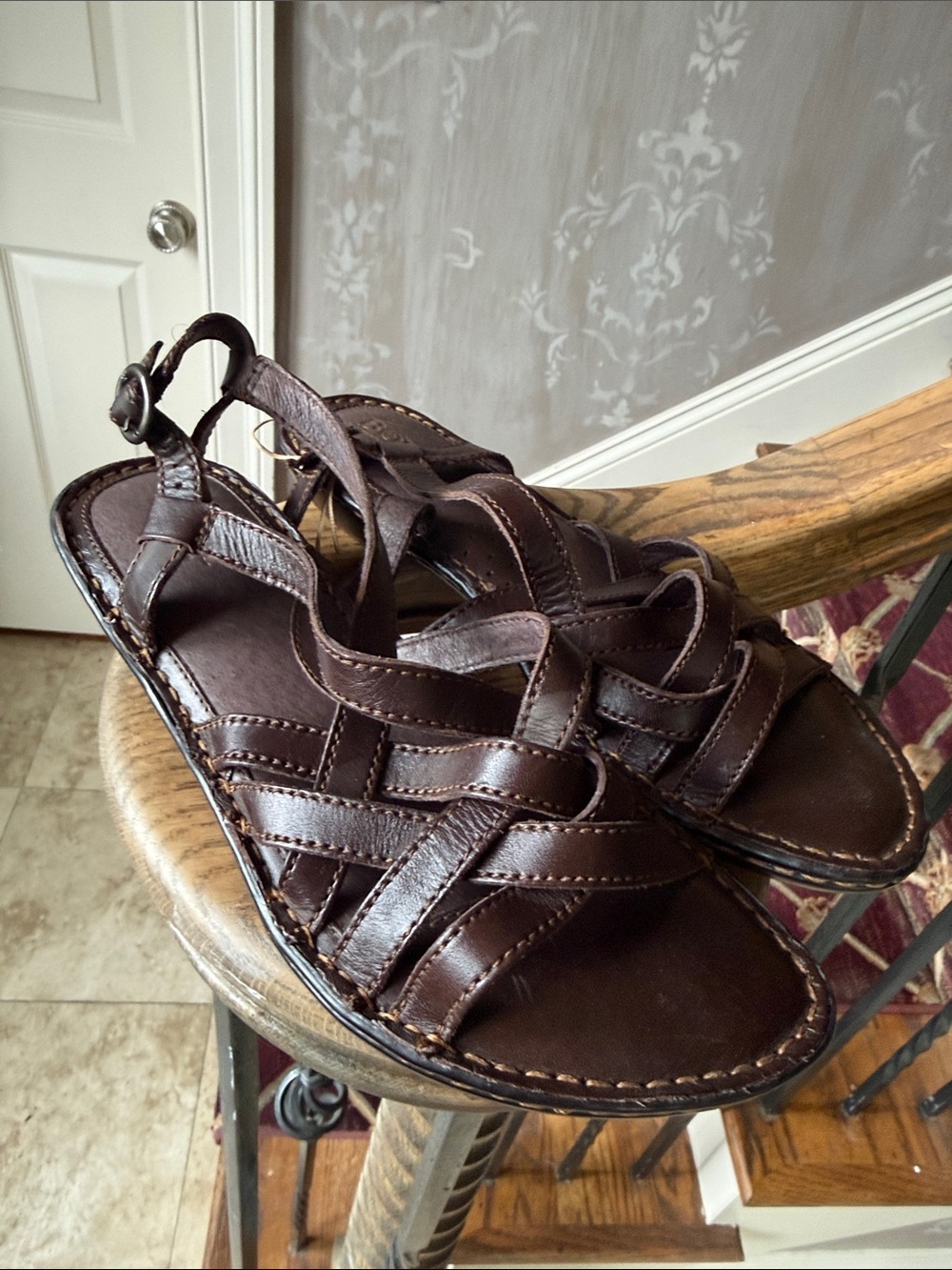 BORN ladies Strappy, leather Brown sandals NWOT size 10